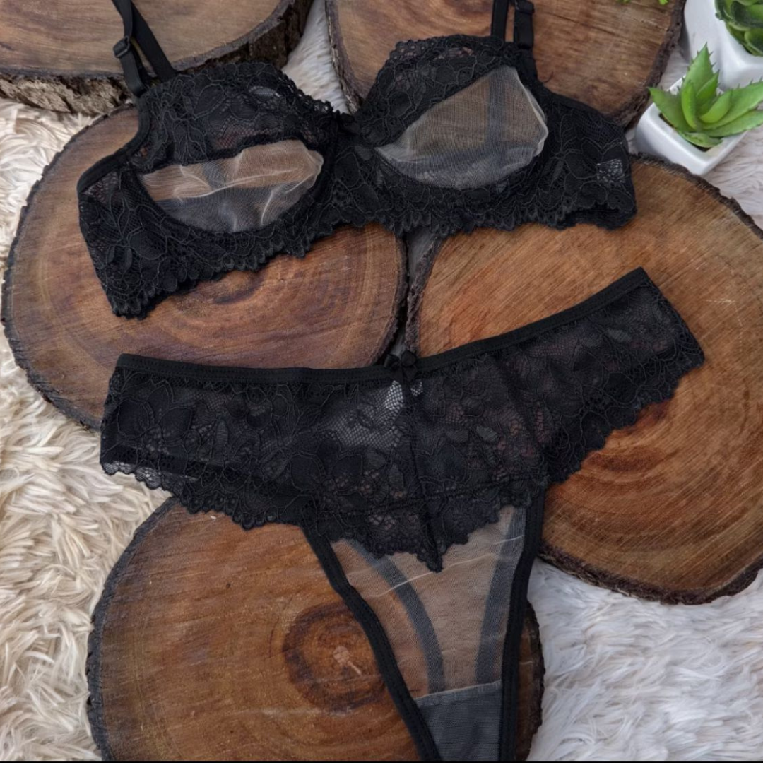 Conjunto em Tule Invisível com Sutiã e Calcinha Fio Dental