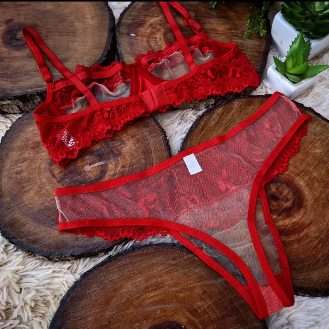 Conjunto em Tule Invisível com Sutiã e Calcinha Fio Dental