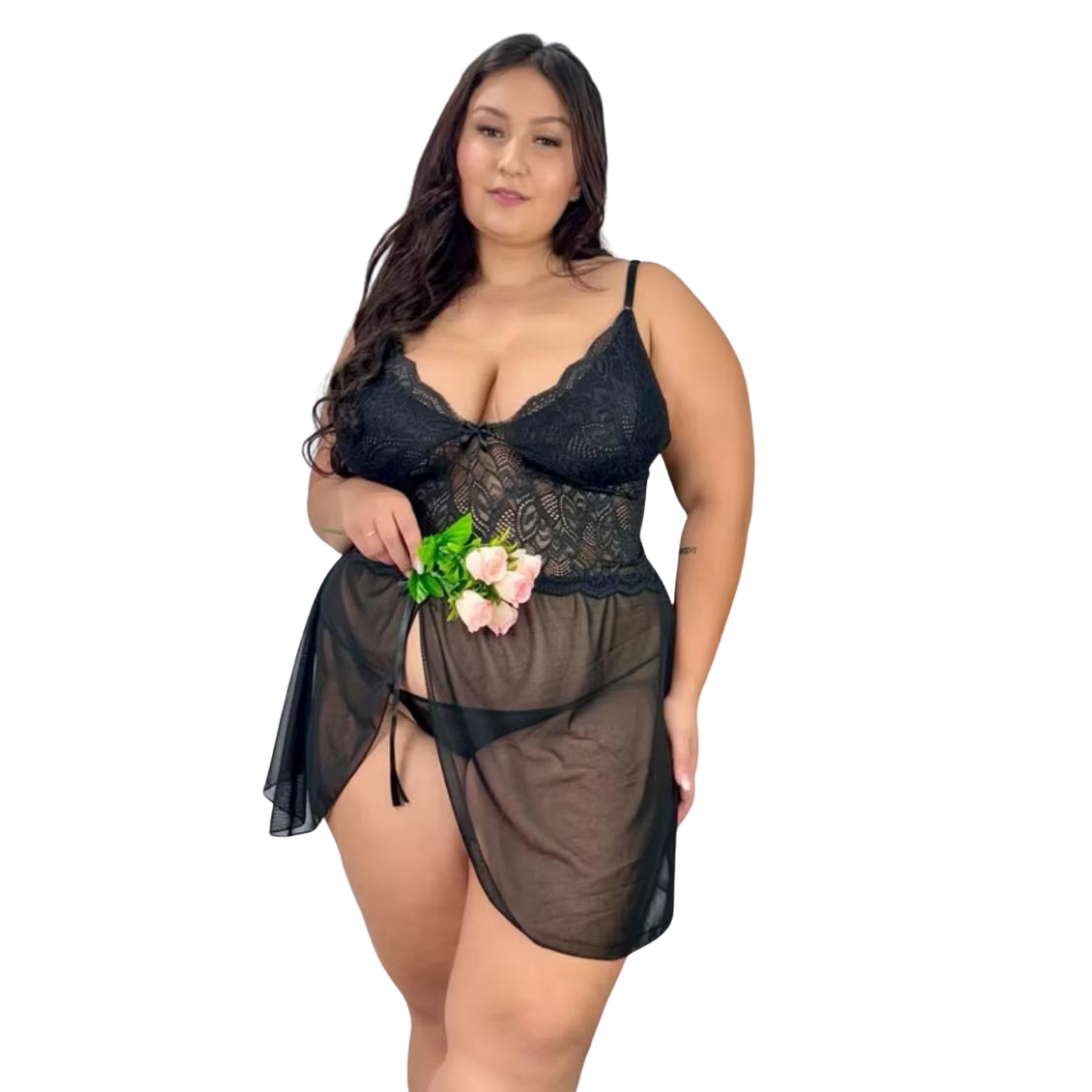 Camisola Plus em Tule com Fenda Sensual